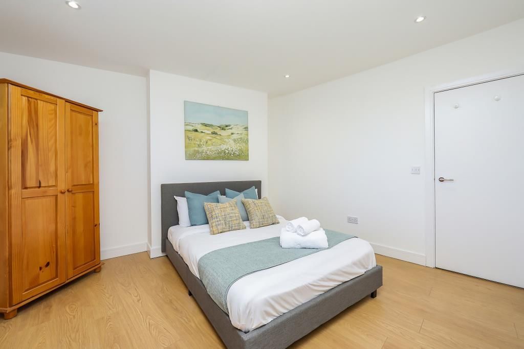 Property photo 2 of 5 Bedroom x1.Jpg