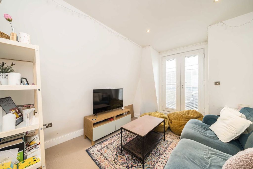 Property photo 3 of 8