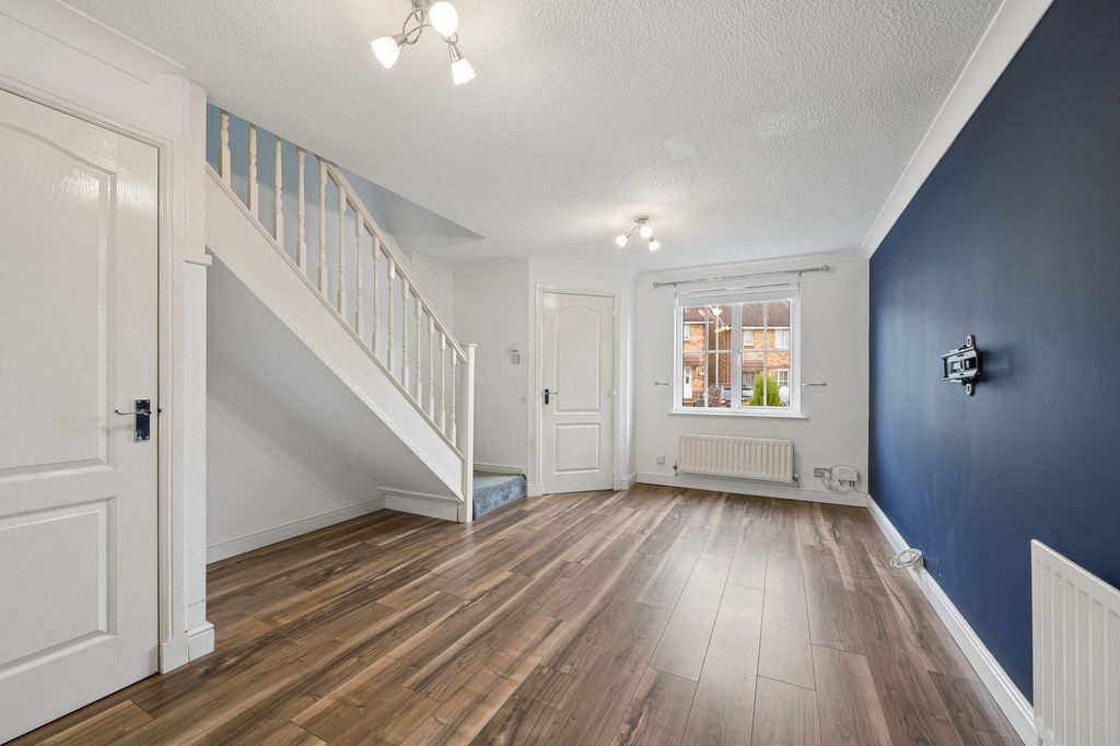 Property photo 3 of 16 Lounge