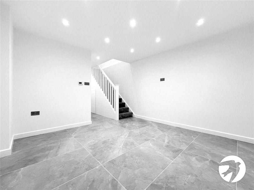 Property photo 2 of 15 Picture No. 16