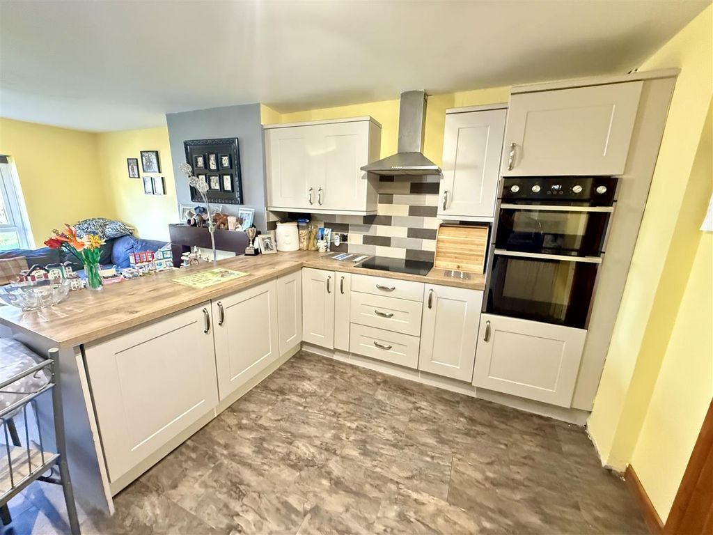 Property photo 3 of 16 Kitchen Area
