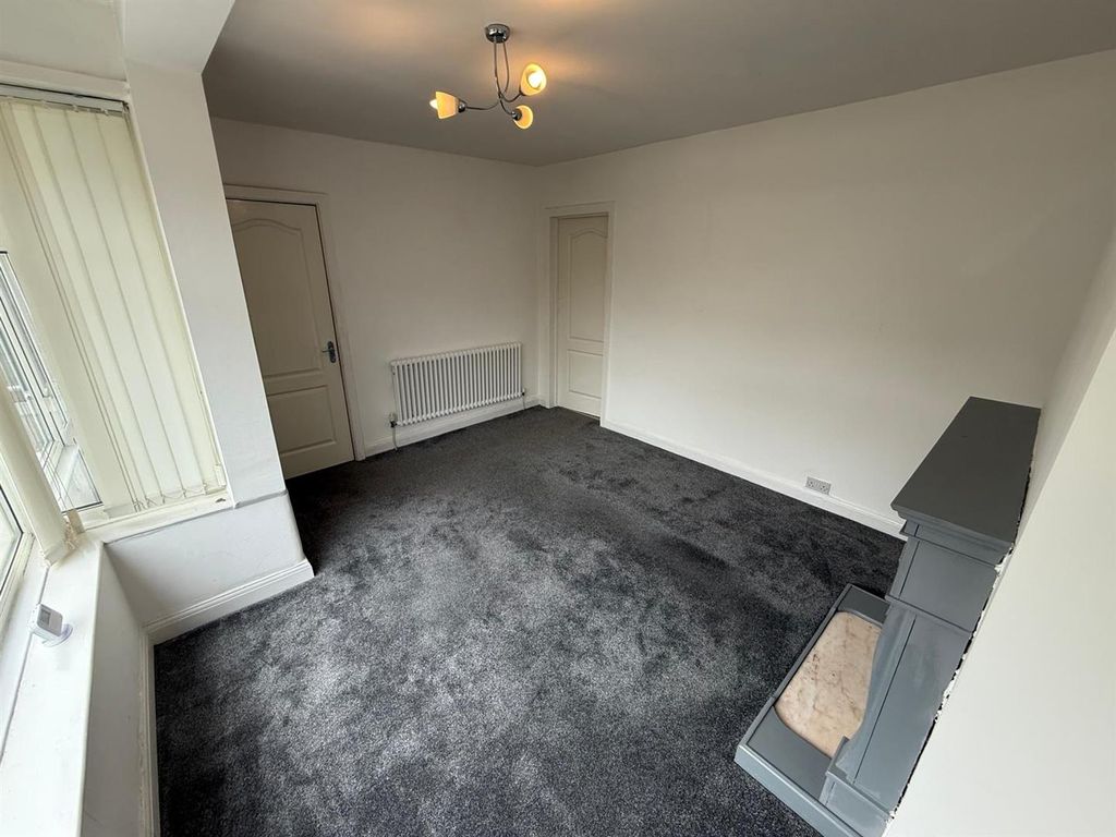 Property photo 3 of 26 Lounge