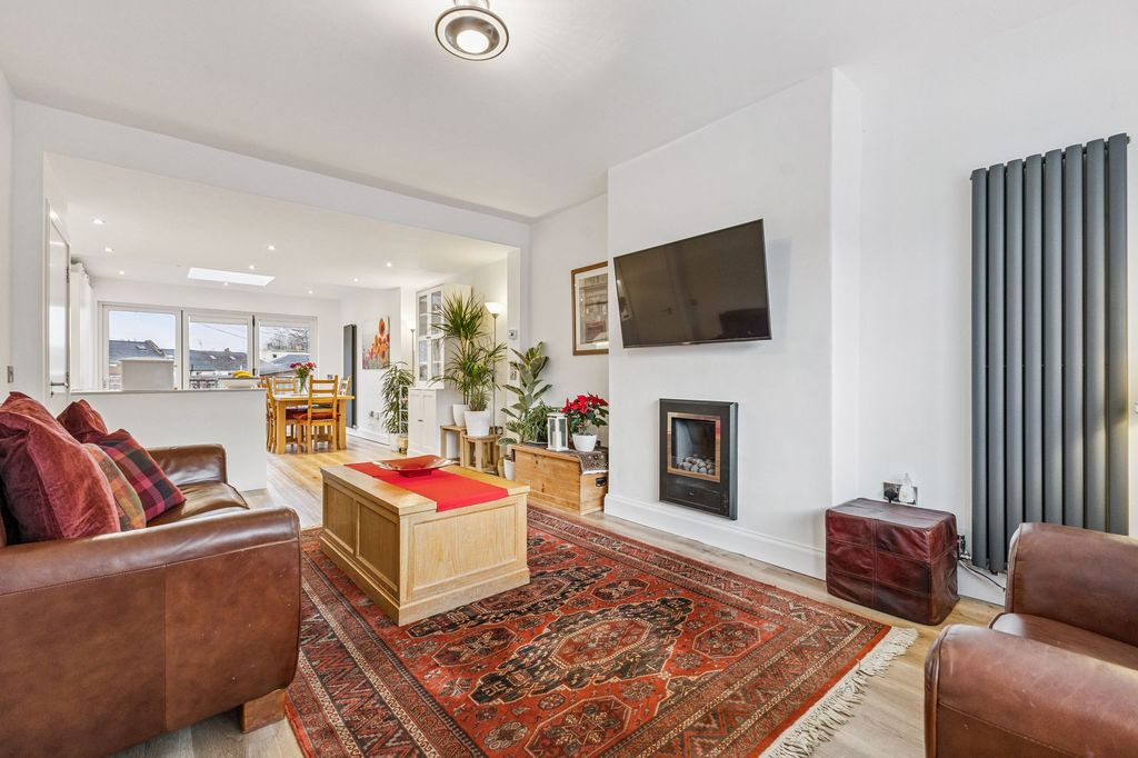 Property photo 2 of 20