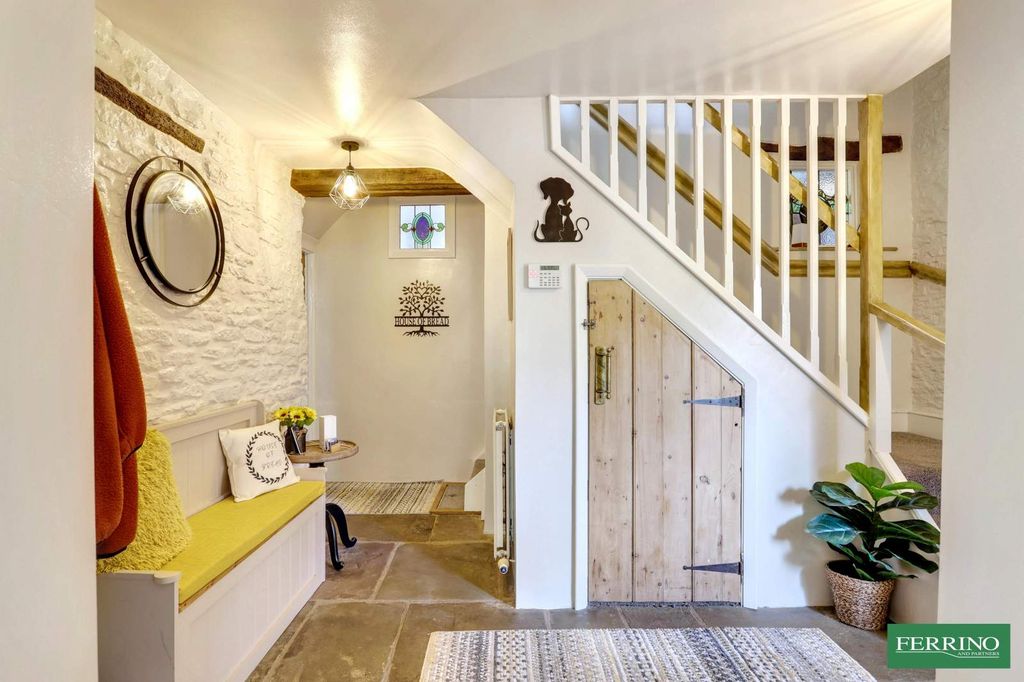 Property photo 3 of 48 Entrance Hall