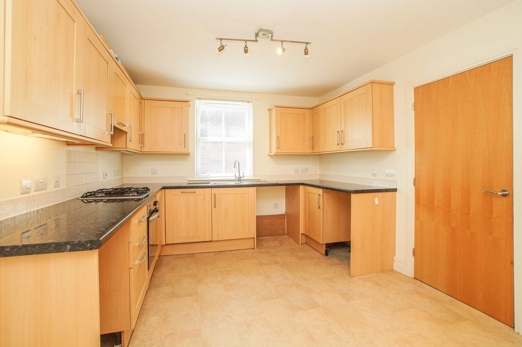 Property photo 2 of 19 Kitchen