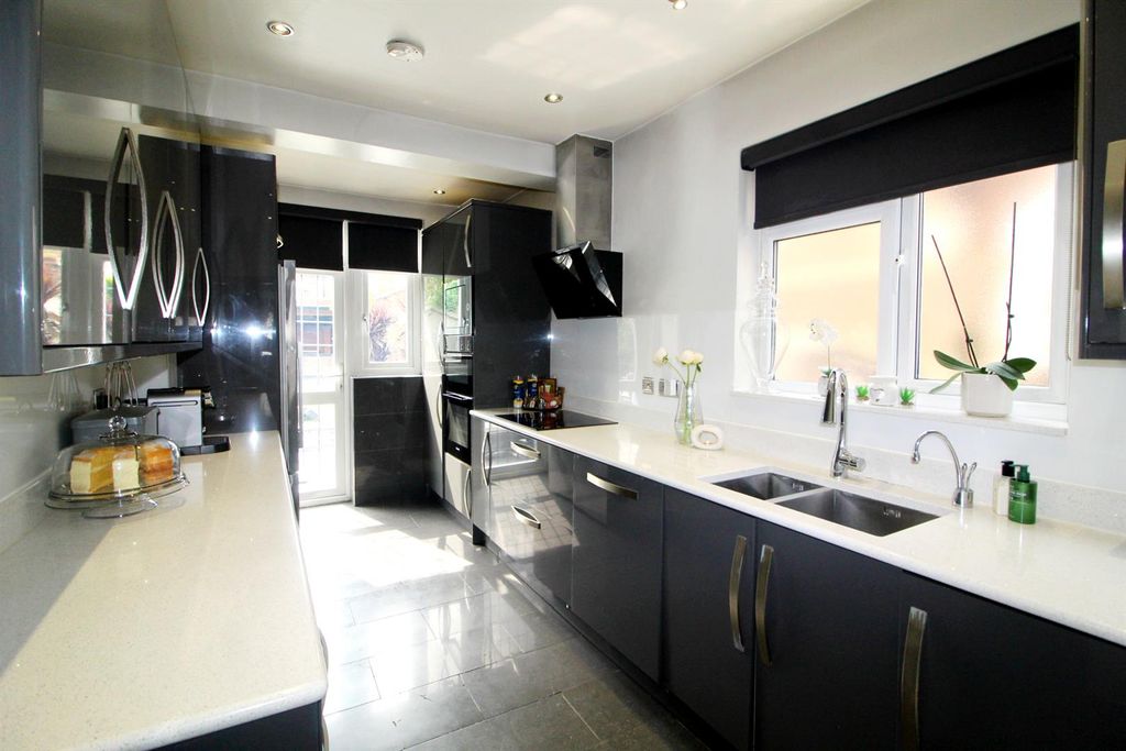 Property photo 3 of 14 E Kit.Jpg