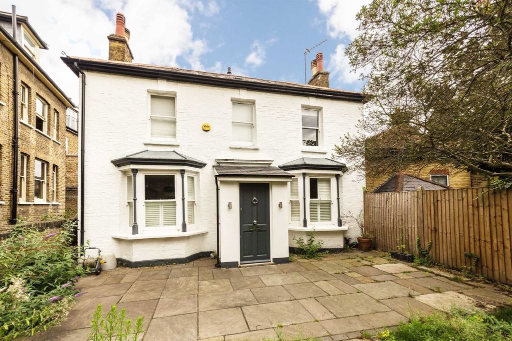 Property photo 1 of 8