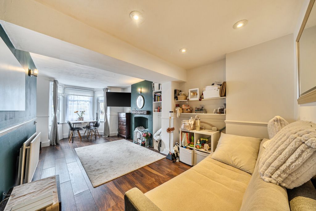 Property photo 2 of 8 1416881-7-699c501...