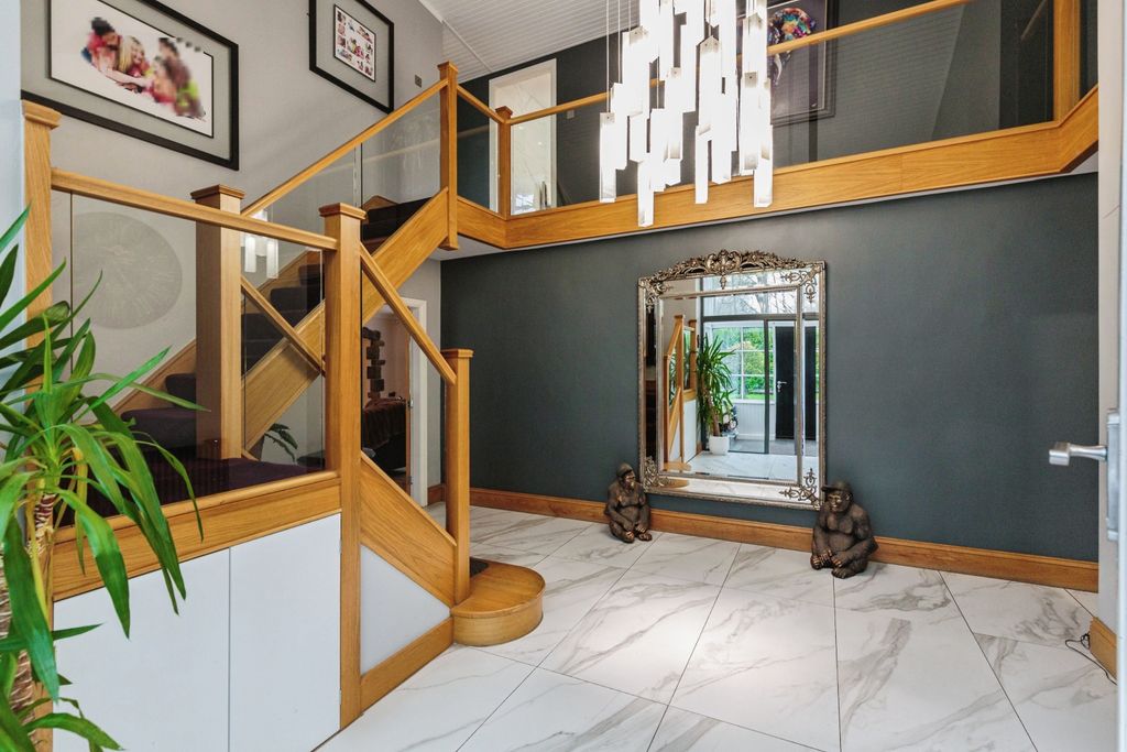 Property photo 3 of 41 Entrance Hallway