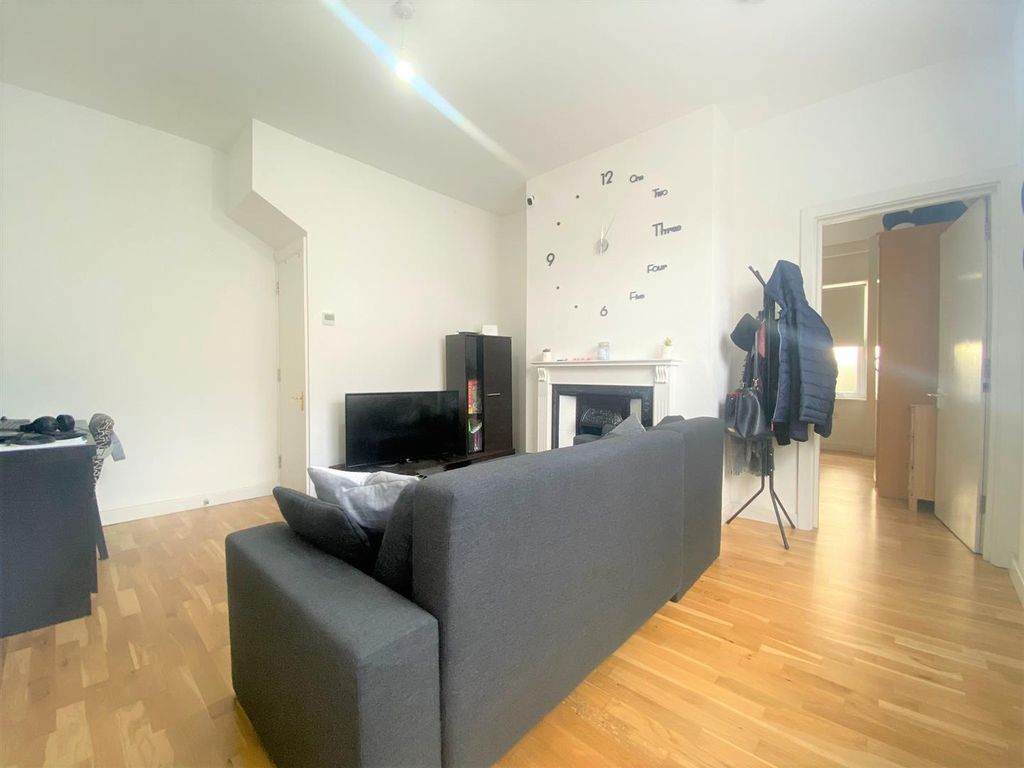 Property photo 1 of 7 Lounge.Jpg