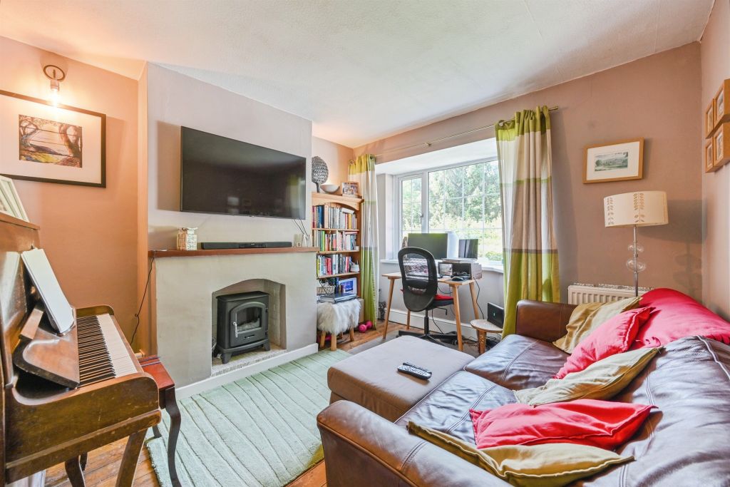 Property photo 3 of 14 Lounge: