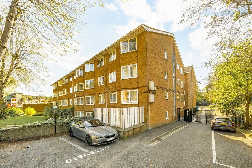 Property photo 1 of 4