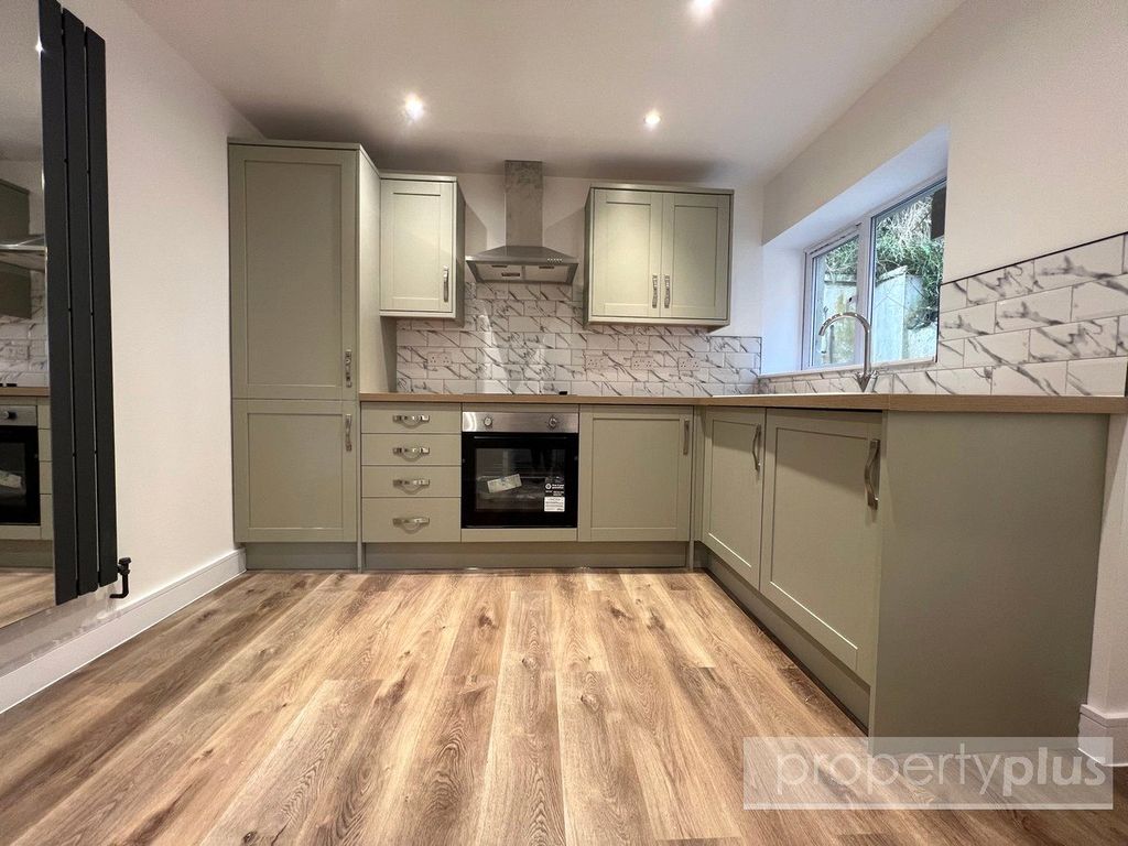 Property photo 2 of 13 Picture No. 10