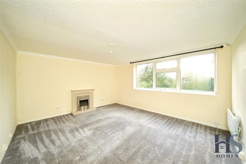 Property photo 3 of 15 Lounge.Jpg