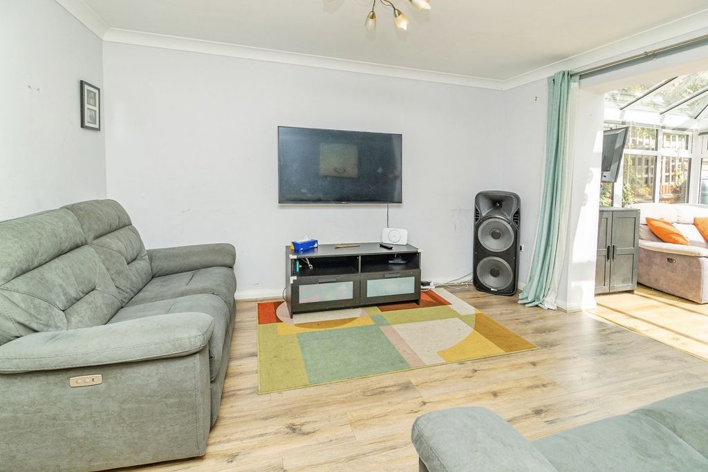 Property photo 3 of 17 Photo