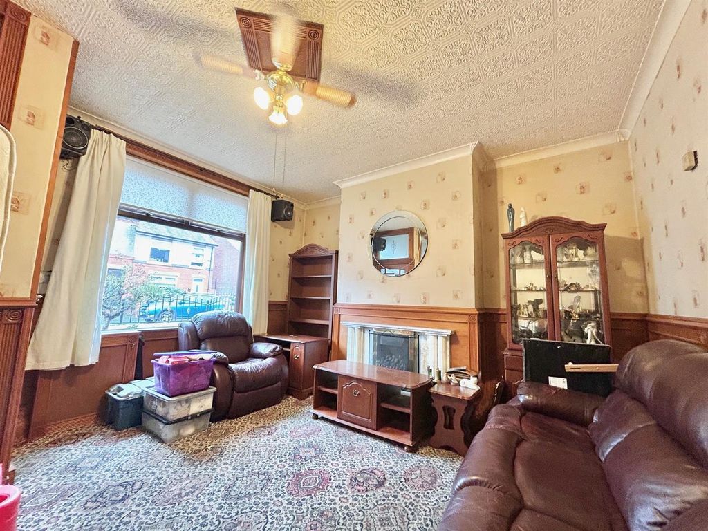 Property photo 2 of 8 Lounge.Jpg