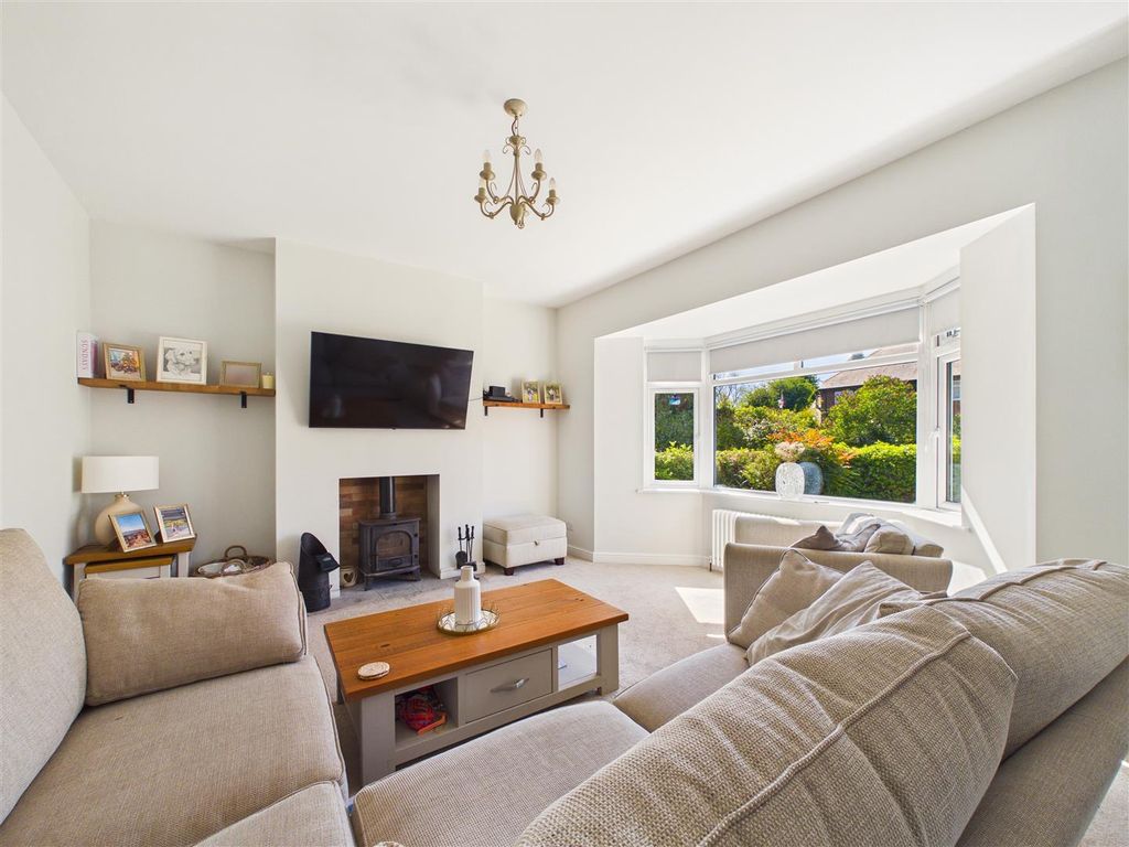 Property photo 2 of 17 Cam03303G0-Pr0361-Still005.Jpg