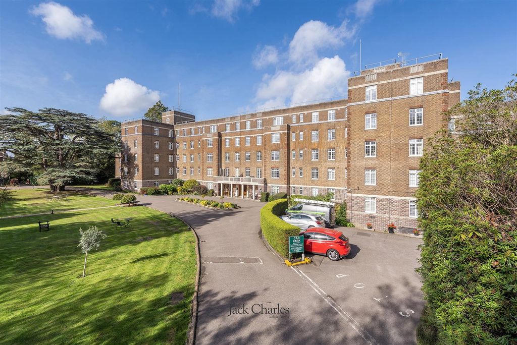 Property photo 1 of 16 Flat 49, Chancellor House, Tn4 8BT 004.Jpg