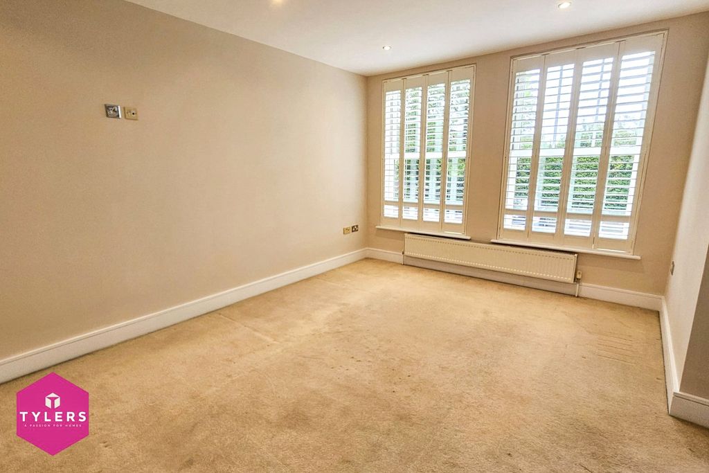 Property photo 3 of 16 Picture 3