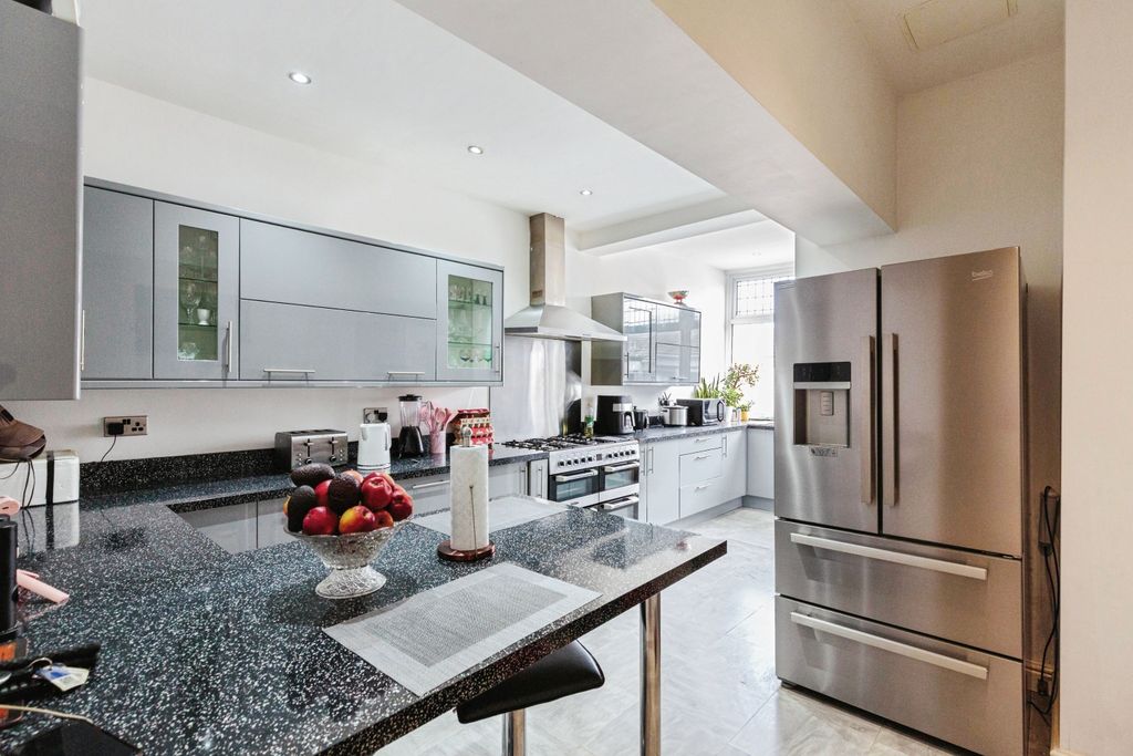 Property photo 2 of 14