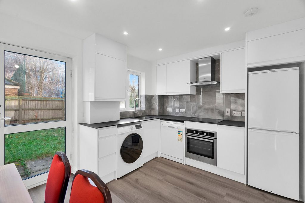 Property photo 3 of 25