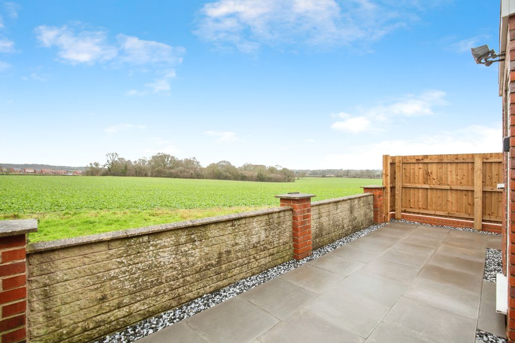 Property photo 2 of 16 6B789E3B-Mw-9895