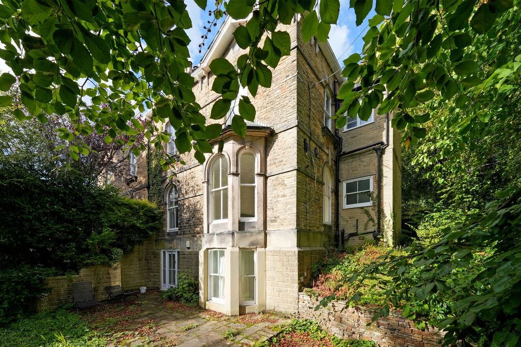 Property photo 1 of 18 External