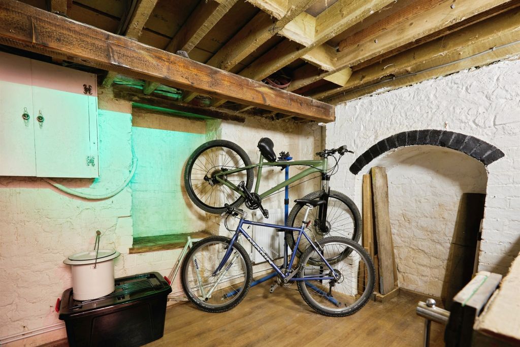Property photo 1 of 18