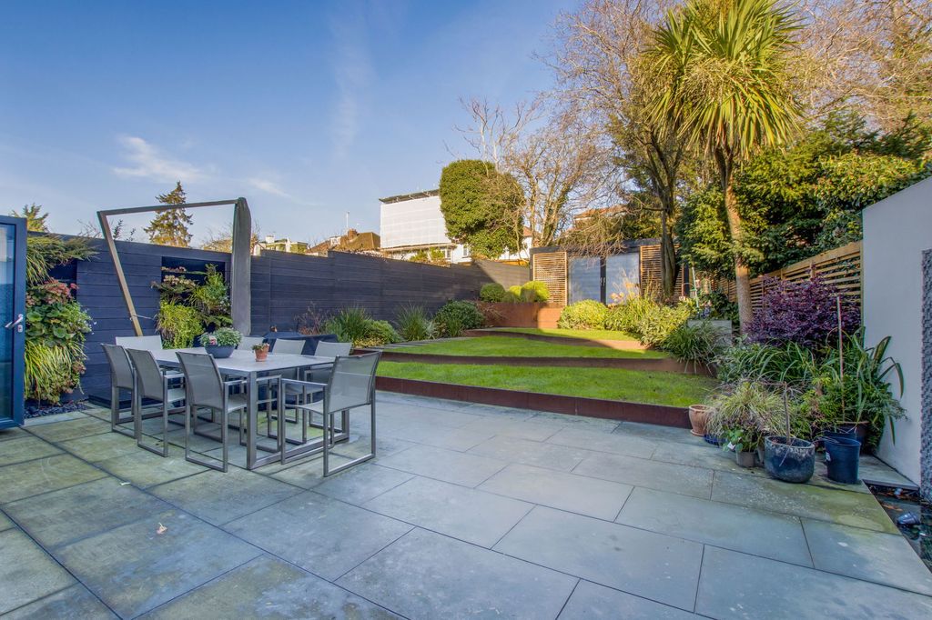 Property photo 3 of 23