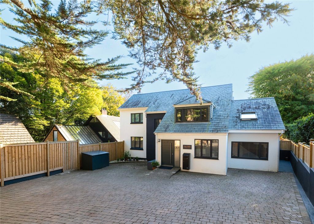 Property photo 1 of 26 House Front / Drive