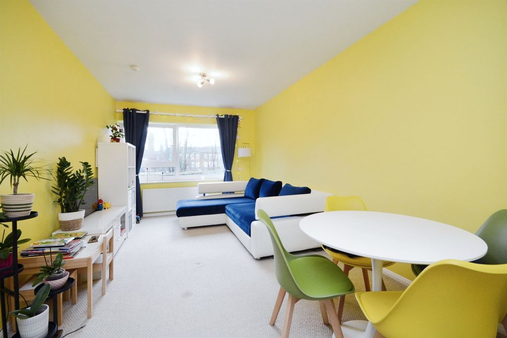 Property photo 2 of 12