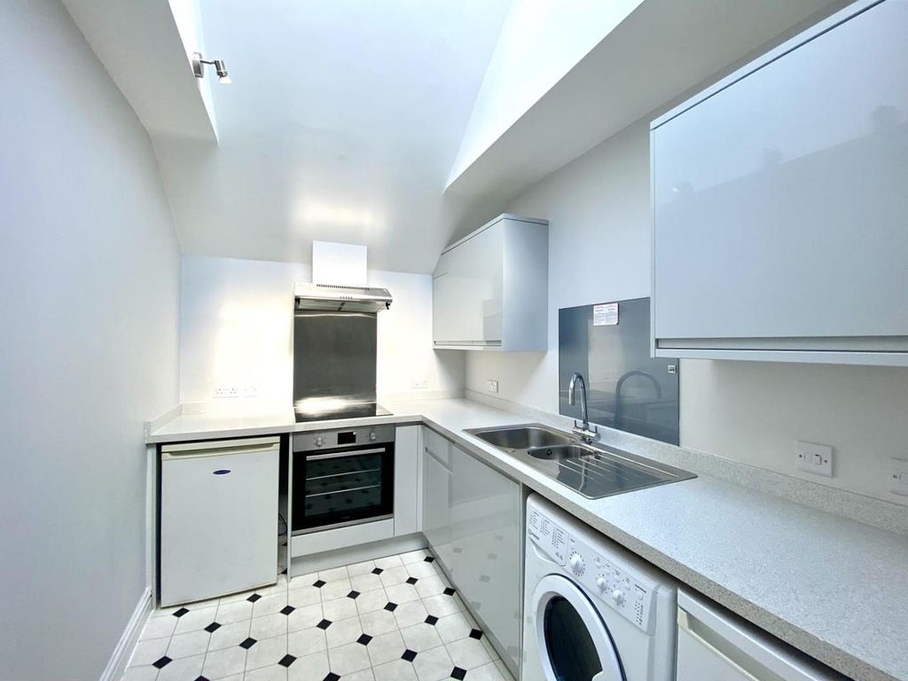 Property photo 2 of 7 Kitchen 2.Jpg
