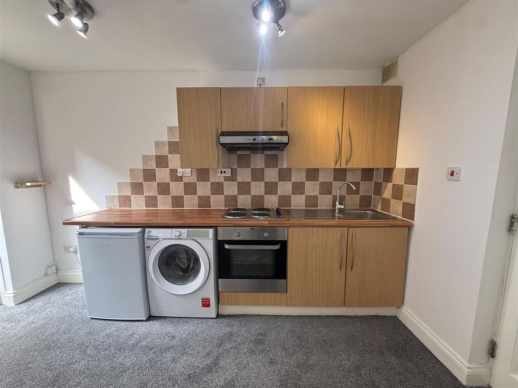 Property photo 2 of 5 Studio