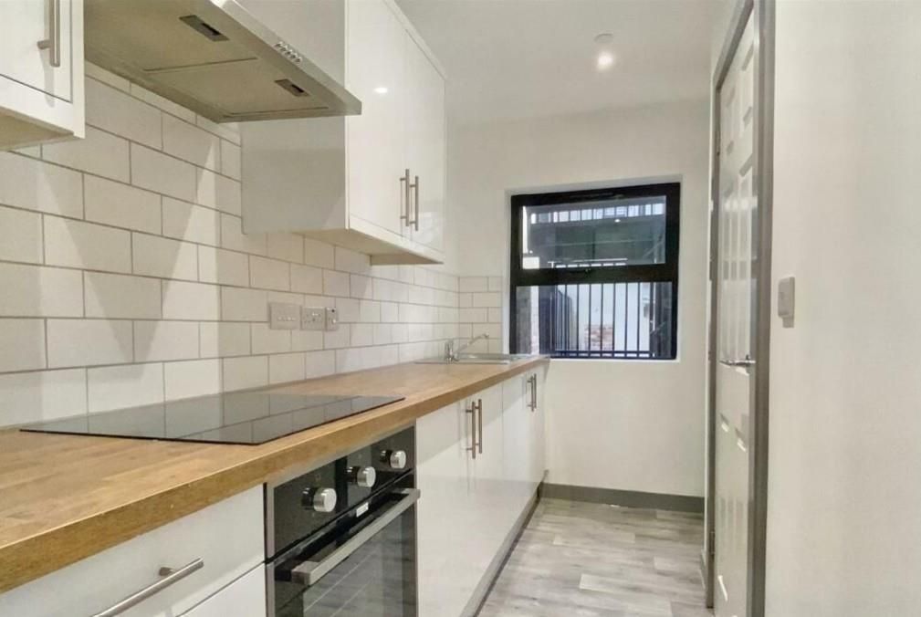 Property photo 3 of 6 Kitchen