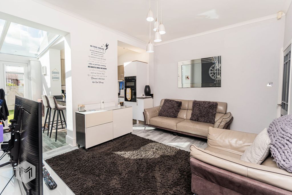 Property photo 3 of 17 Picture No. 10