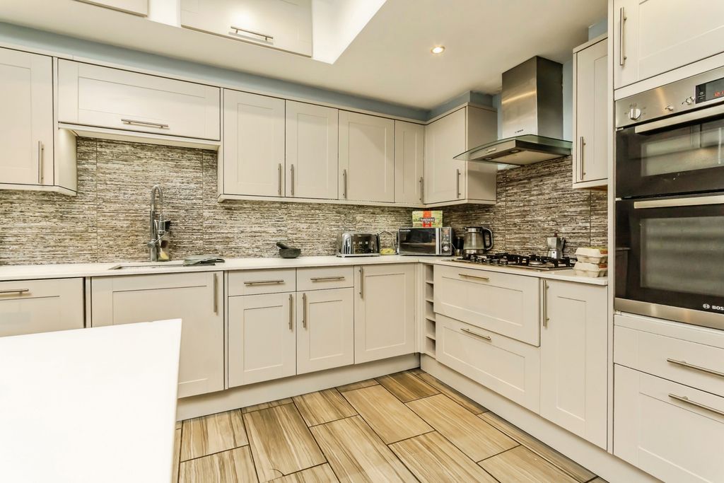 Property photo 3 of 17 Photo