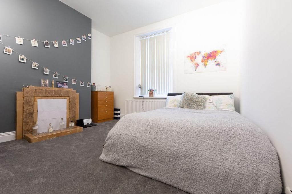 Property photo 3 of 6 182 Sandyford Rd-Small-4.Jpg