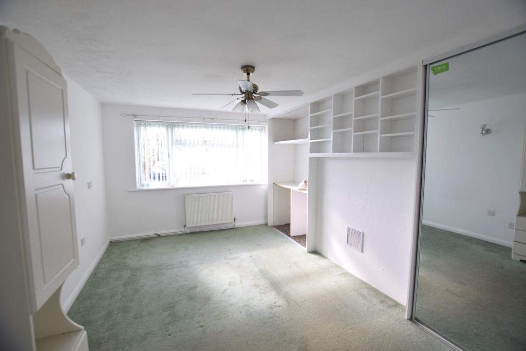 Property photo 3 of 21 Bedroom One