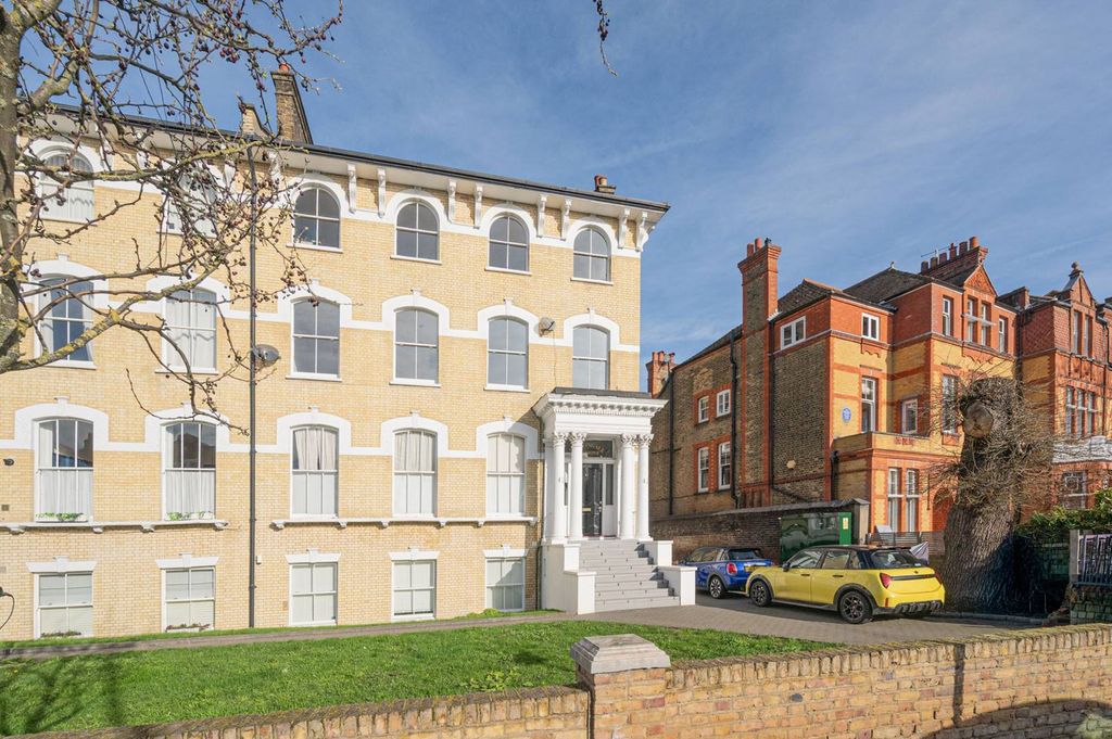 Property photo 2 of 10