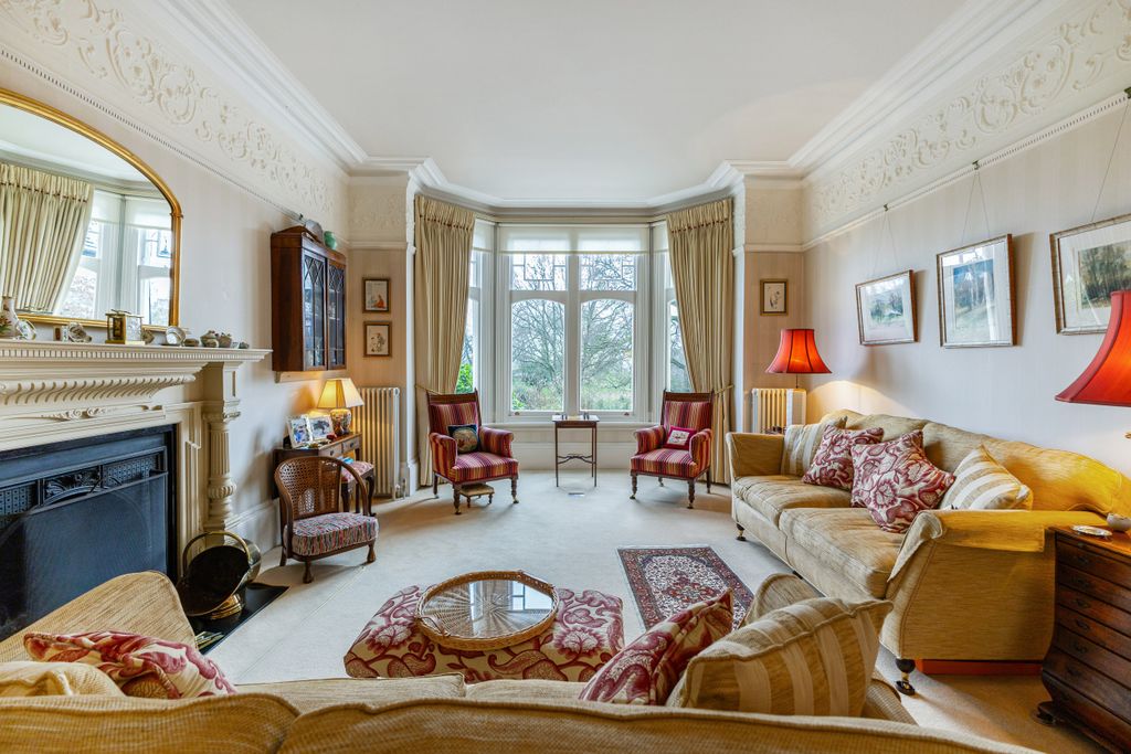 Property photo 2 of 33