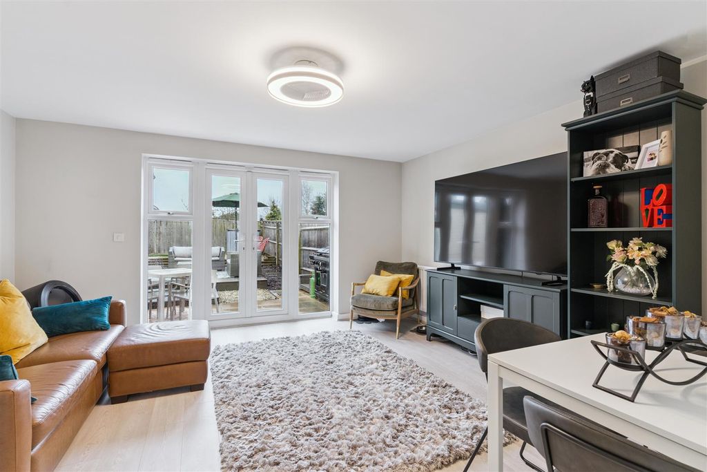 Property photo 3 of 19 Sitting/Dining Room