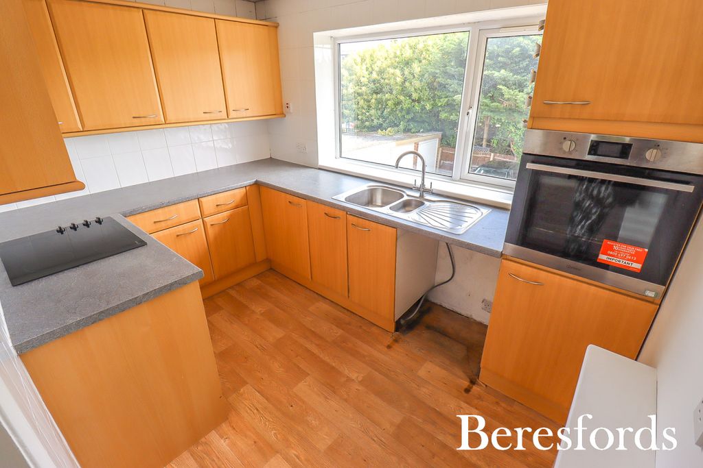 Property photo 3 of 28 Kitchen