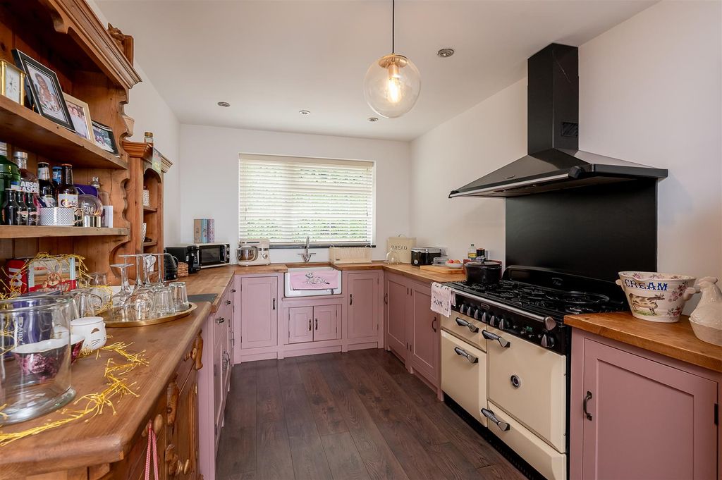 Property photo 3 of 20 Kitchen 1