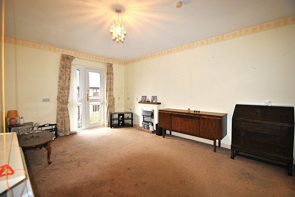 Property photo 3 of 12
