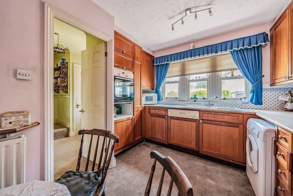 Property photo 3 of 21 Kitchen (1)