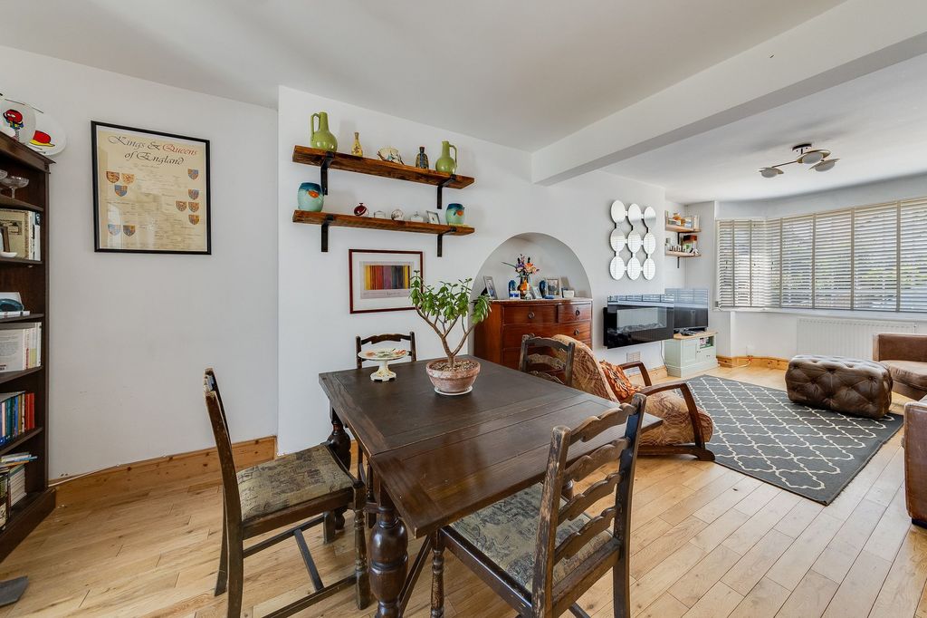 Property photo 3 of 23