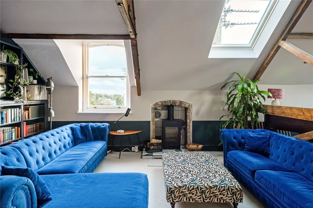 Property photo 3 of 17 Sitting Area