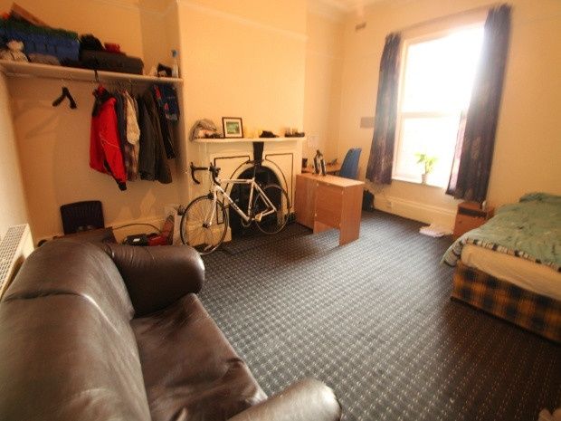 Property photo 3 of 14 A Spacious And Welcoming Living Room Featuring A c...