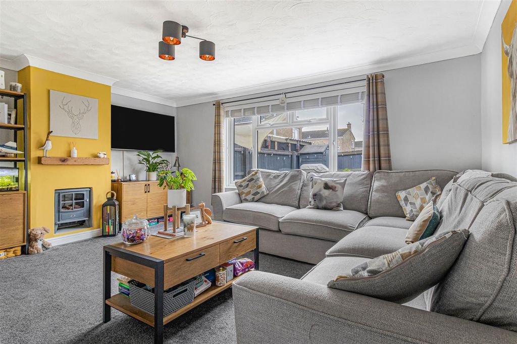 Property photo 2 of 13 12_73371.Jpg