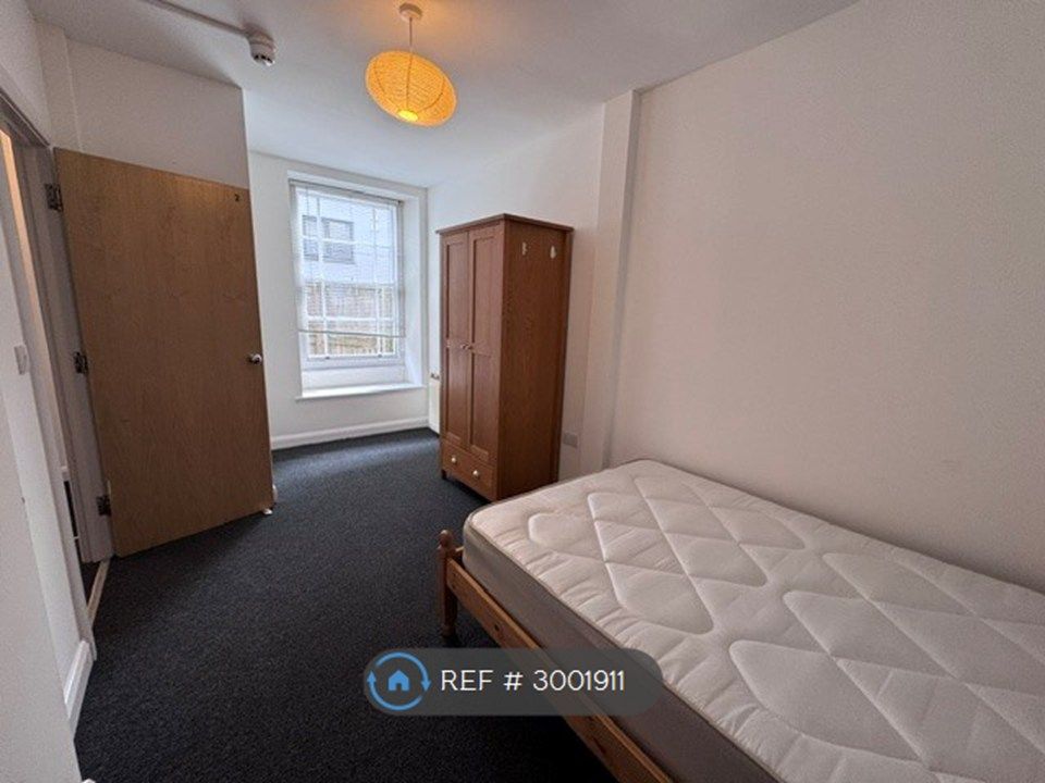 Property photo 1 of 12 Room 2